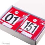 Sleutel labels genummerd ID groot rood verpakt in doos